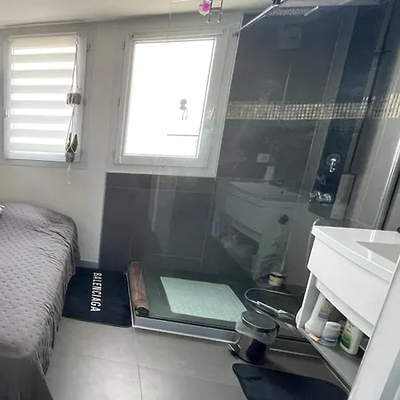Modern And Luxurious Two Bedroom Apartment