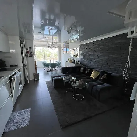 Apartment Modern And Luxurious Two Bedroom *